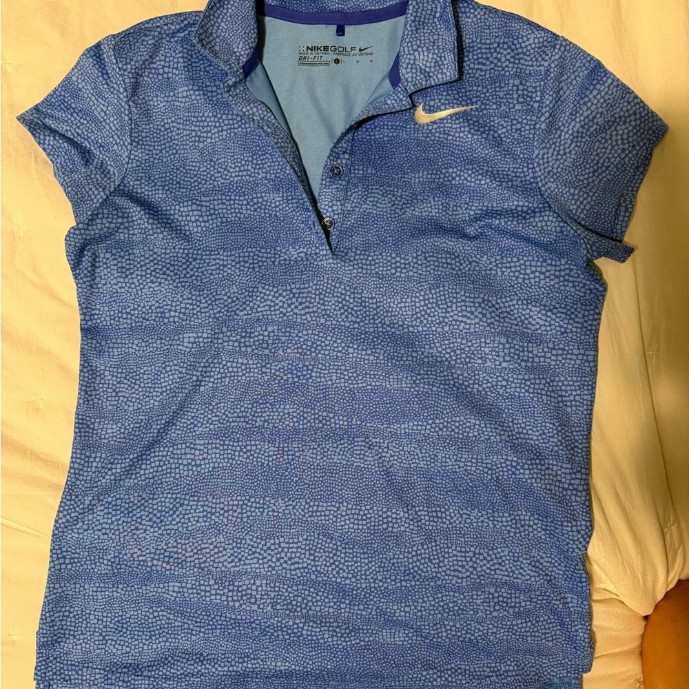 Nike Women’s Blue Short-Sleeve Golf Polo with Subtle Dot Texture